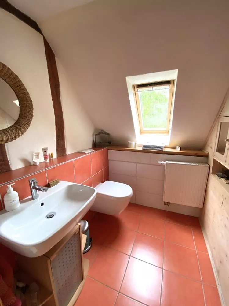 Immobilienangebot - Niederkirchen - Alle - Baubiologisch saniert - Ehemaliges Bauernhaus mit Scheune, großem Garten sowie viel Ausbaupotential