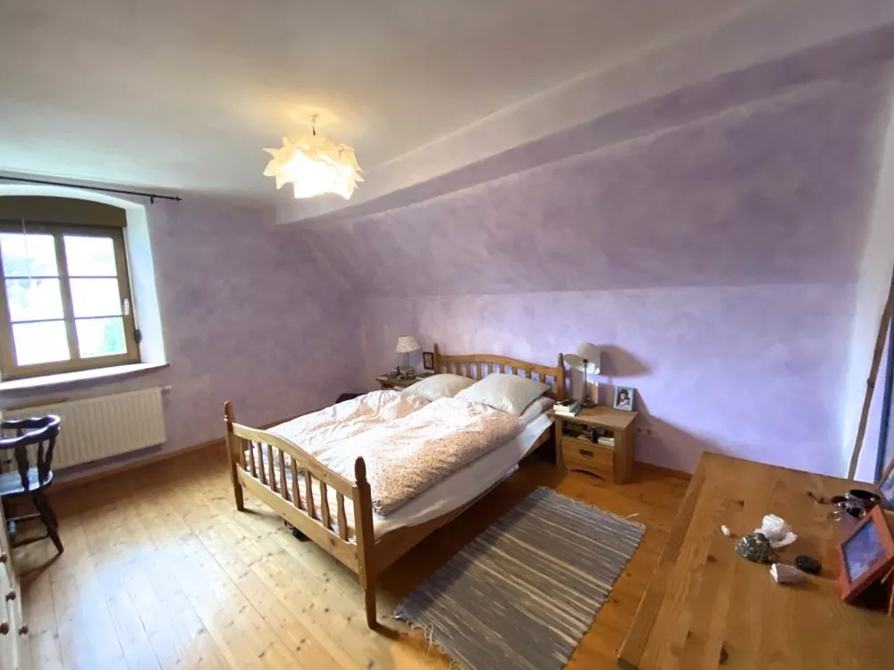 Immobilienangebot - Niederkirchen - Alle - Baubiologisch saniert - Ehemaliges Bauernhaus mit Scheune, großem Garten sowie viel Ausbaupotential