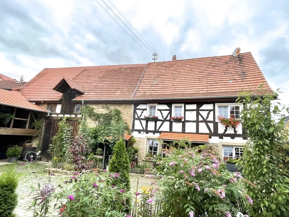 Immobilienangebot - Dielkirchen - Alle - Stilvolles Fachwerkhaus mit Scheune und sehr viel Ausbaupotential