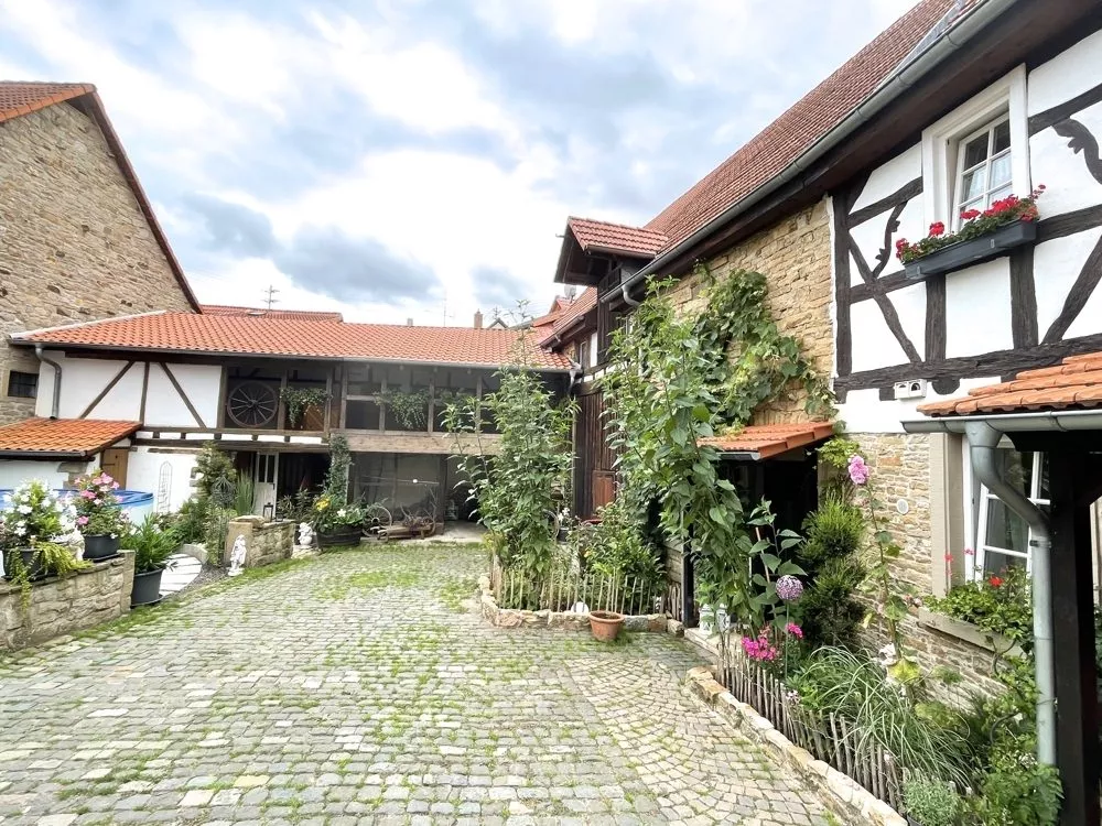 Immobilienangebot - Dielkirchen - Alle - Stilvolles Fachwerkhaus mit Scheune und sehr viel Ausbaupotential