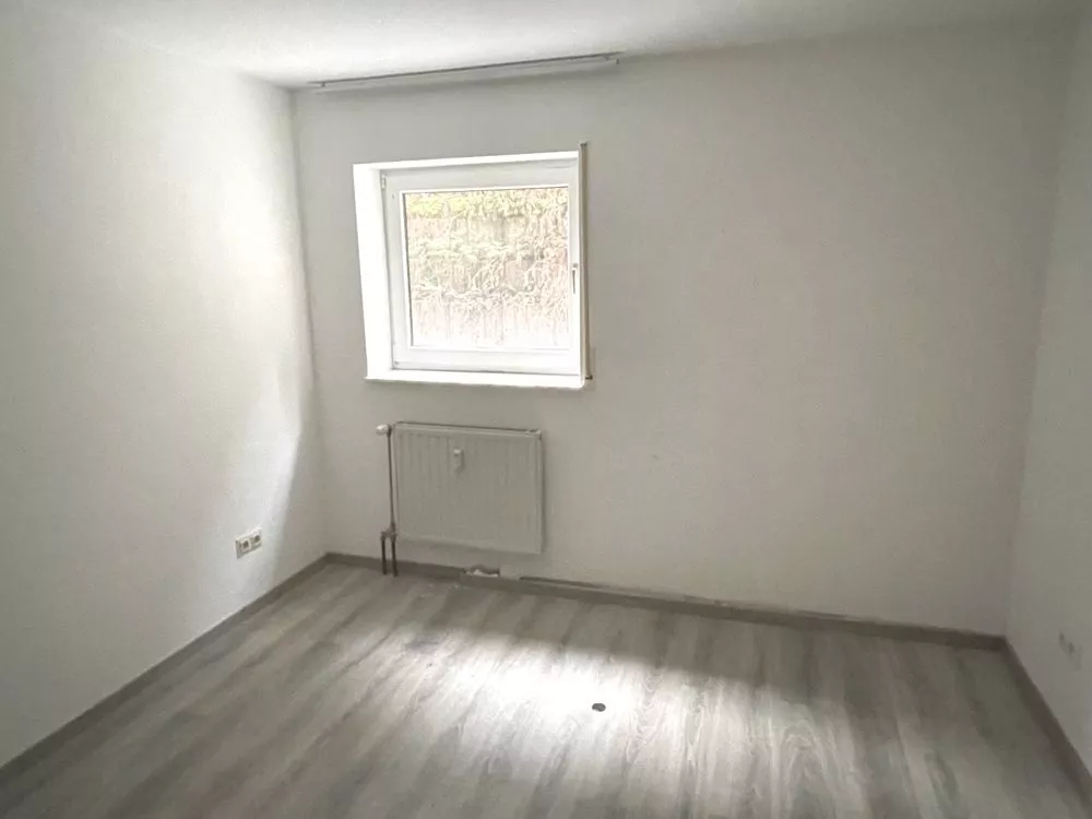 Immobilienangebot - Carlsberg - Alle - 360°-Rundgang, unser Service für Sie - renovierungsbedürftige Souterrainwohnung