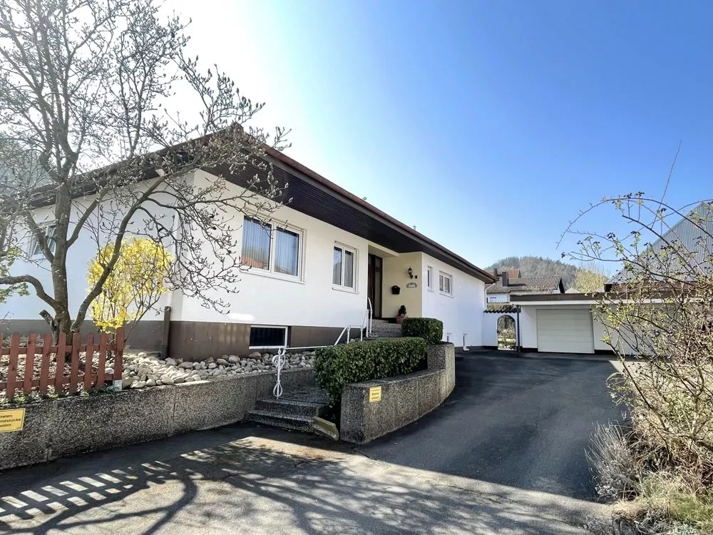 Immobilienangebot - Kindsbach - Alle - 360°-Rundgang, unser Service für Sie - Bungalow mit Einliegerwohnung auf weitläufigem Grundstück