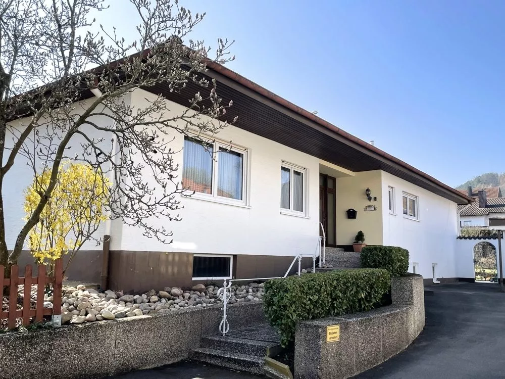 Immobilienangebot - Kindsbach - Alle - 360°-Rundgang, unser Service für Sie - Bungalow mit Einliegerwohnung auf weitläufigem Grundstück