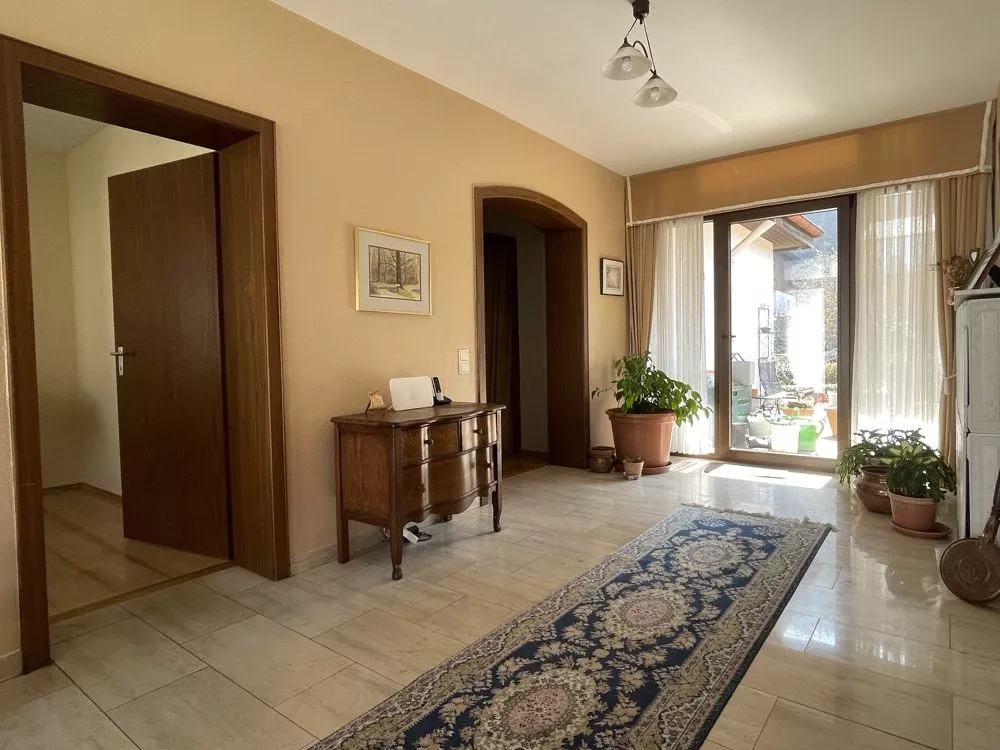 Immobilienangebot - Kindsbach - Alle - 360°-Rundgang, unser Service für Sie - Bungalow mit Einliegerwohnung auf weitläufigem Grundstück