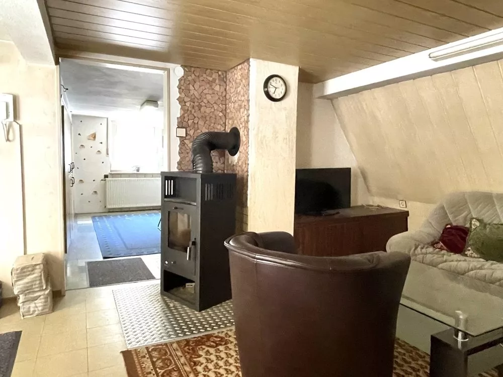 Immobilienangebot - Ludwigshafen am Rhein / Oggersheim - Alle - Einfamilienhaus mit Nebengebäuden und kleinem Garten