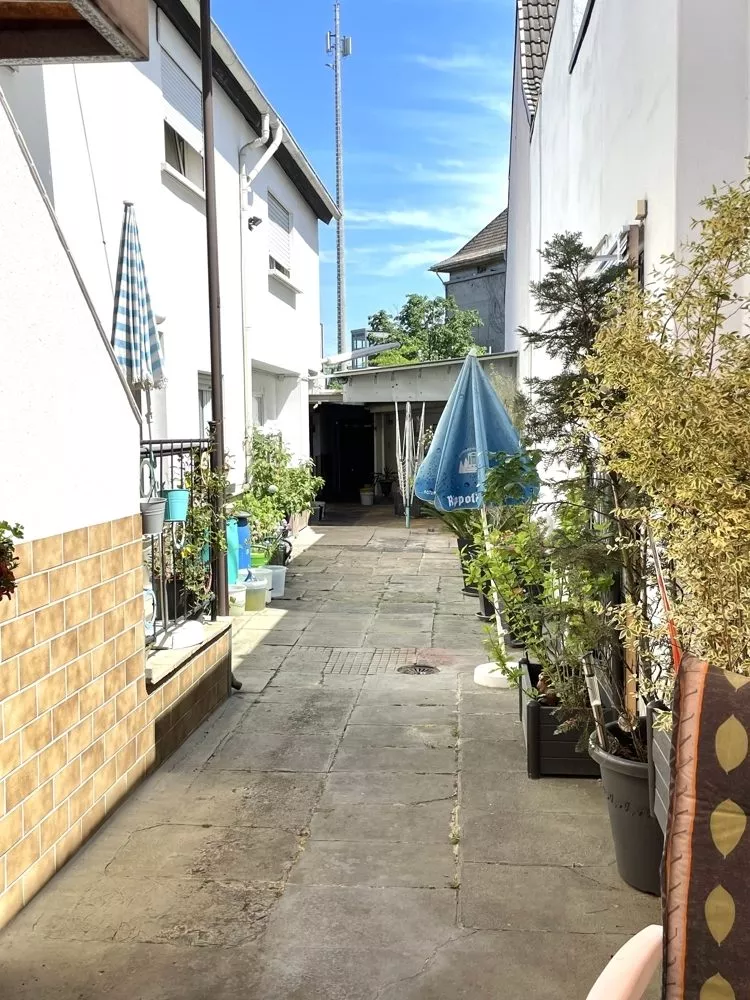 Immobilienangebot - Ludwigshafen am Rhein / Oggersheim - Alle - Einfamilienhaus mit Nebengebäuden und kleinem Garten