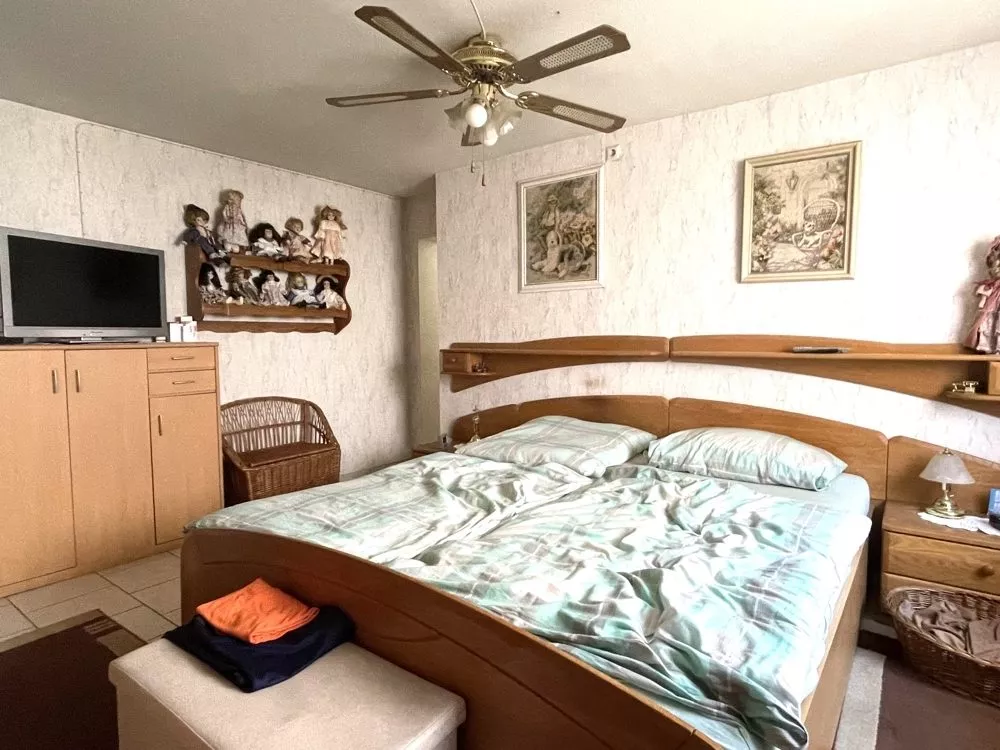 Immobilienangebot - Ludwigshafen am Rhein / Oggersheim - Alle - Einfamilienhaus mit Nebengebäuden und kleinem Garten
