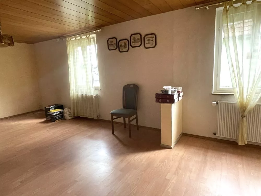 Immobilienangebot - Hochspeyer - Alle - 360°-Rundgang, unser Service für Sie - Sanierungsbedürftiges Einfamilienhaus mit Garage