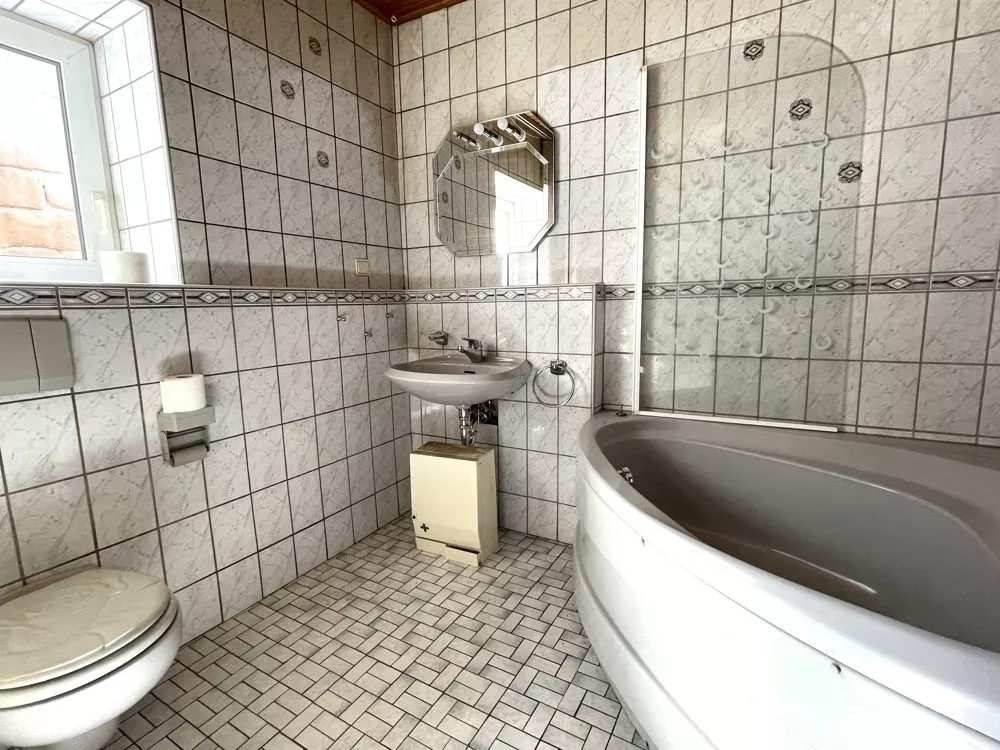 Immobilienangebot - Mehlingen - Alle - Sehr interessante Kapitalanlage - 2-3 Familienhaus mit Lagerhalle und sehr großem Grundstück