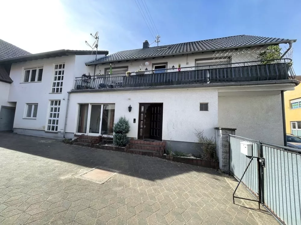 Immobilienangebot - Mehlingen - Alle - Sehr interessante Kapitalanlage - 2-3 Familienhaus mit Lagerhalle und sehr großem Grundstück