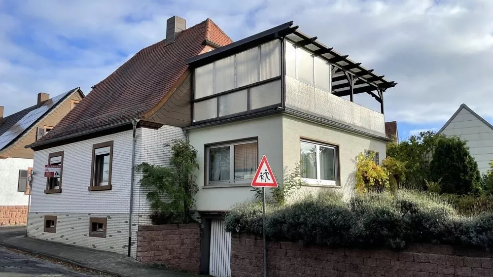 Immobilienangebot - Enkenbach-Alsenborn - Alle - 360°-Rundgang, unser Service für Sie - freistehendes Einfamilienhaus mit Garage und Garten