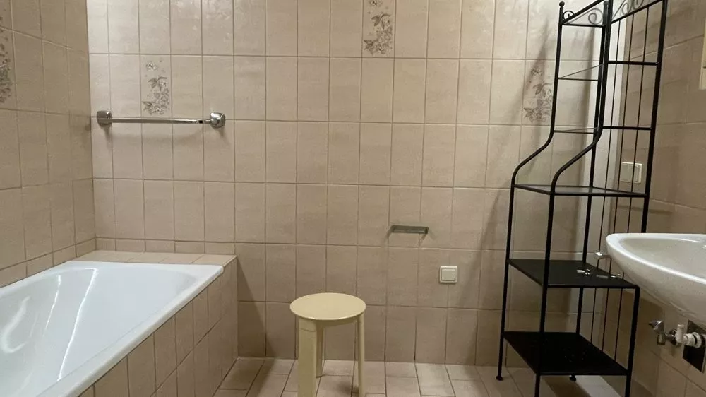 Immobilienangebot - Kaiserslautern / Hohenecken - Alle - 360°-Rundgang, unser Service Für Sie - Sehr gepflegte Doppelhaushälfte mit Garage und kleinem Garten