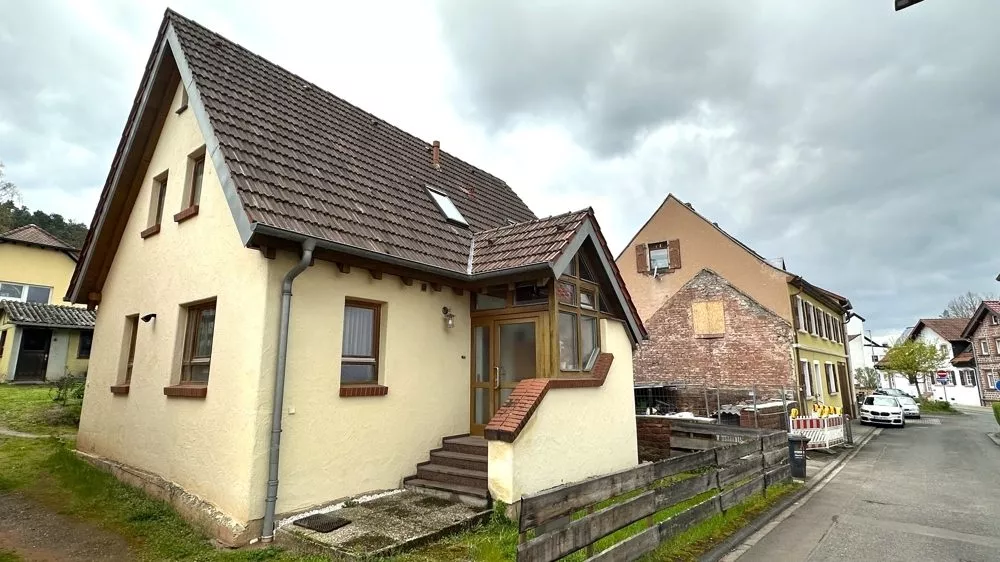 Immobilienangebot - Enkenbach-Alsenborn - Alle - Wer hier nicht zuschlägt...Einfamilienhaus mit Nebengebäude und kleinem Garten in Waldrandlage