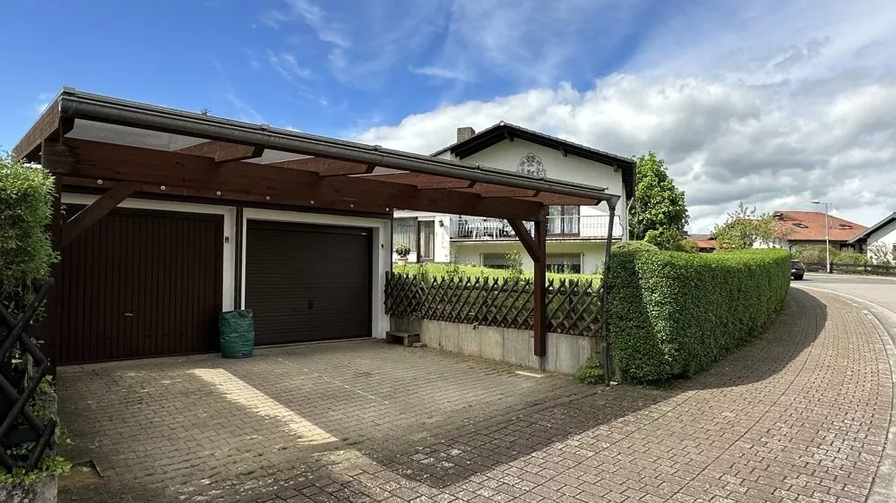 Immobilienangebot - Weilerbach - Alle - Split-Level-Bungalow mit großzügigem Grundstück und 2 Garagen