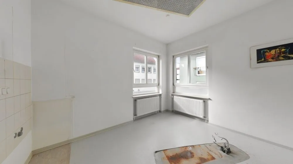 Immobilienangebot - Rockenhausen - Alle - Großzügige 4-Zimmerwohnung im Zentrum Rockenhausens nach Umbau einer Arztpraxis