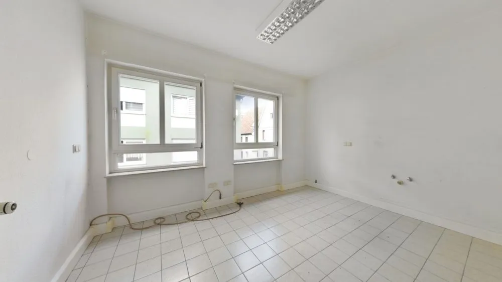 Immobilienangebot - Rockenhausen - Alle - Großzügige 4-Zimmerwohnung im Zentrum Rockenhausens nach Umbau einer Arztpraxis