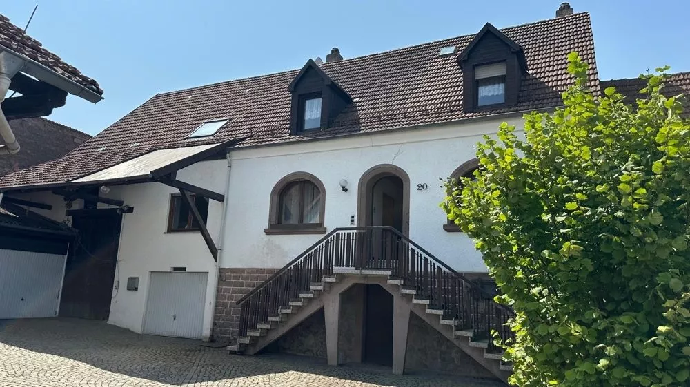 Immobilienangebot - Jettenbach - Alle - Platz im Überfluss - Zwei Häuser, vier Garagen, eine Scheune und ein großes Grundstück