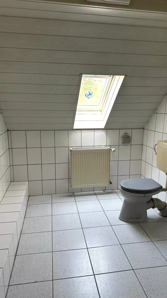 Immobilienangebot - Jettenbach - Alle - Platz im Überfluss - Zwei Häuser, vier Garagen, eine Scheune und ein großes Grundstück