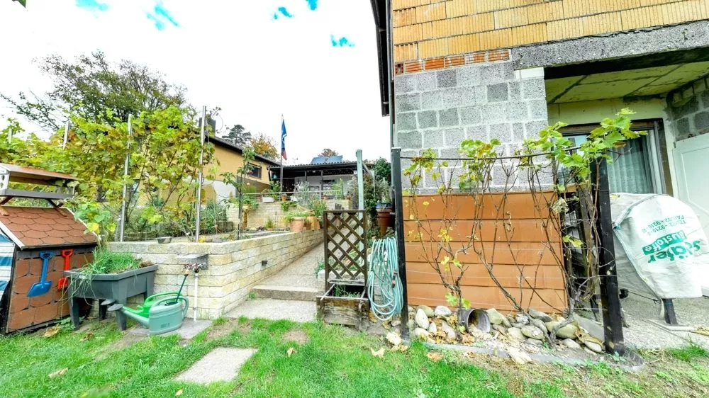 Immobilienangebot - Enkenbach-Alsenborn - Alle - Teilvermietetes Zweifamilienhaus am Mühlberg ohne Innensanierungsstau