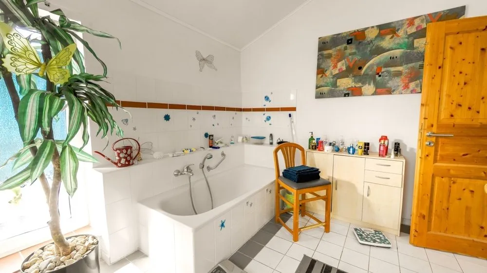 Immobilienangebot - Waldfischbach-Burgalben - Alle - Youngtimer - Freistehendes Einfamilienhaus mit 2 Terrassen