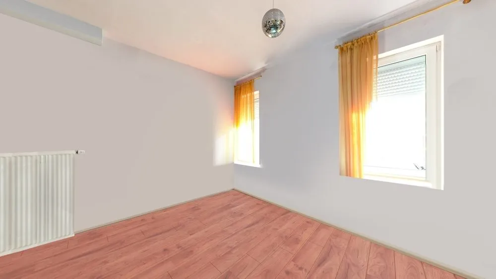 Immobilienangebot - Waldfischbach-Burgalben - Alle - Youngtimer - Freistehendes Einfamilienhaus mit 2 Terrassen