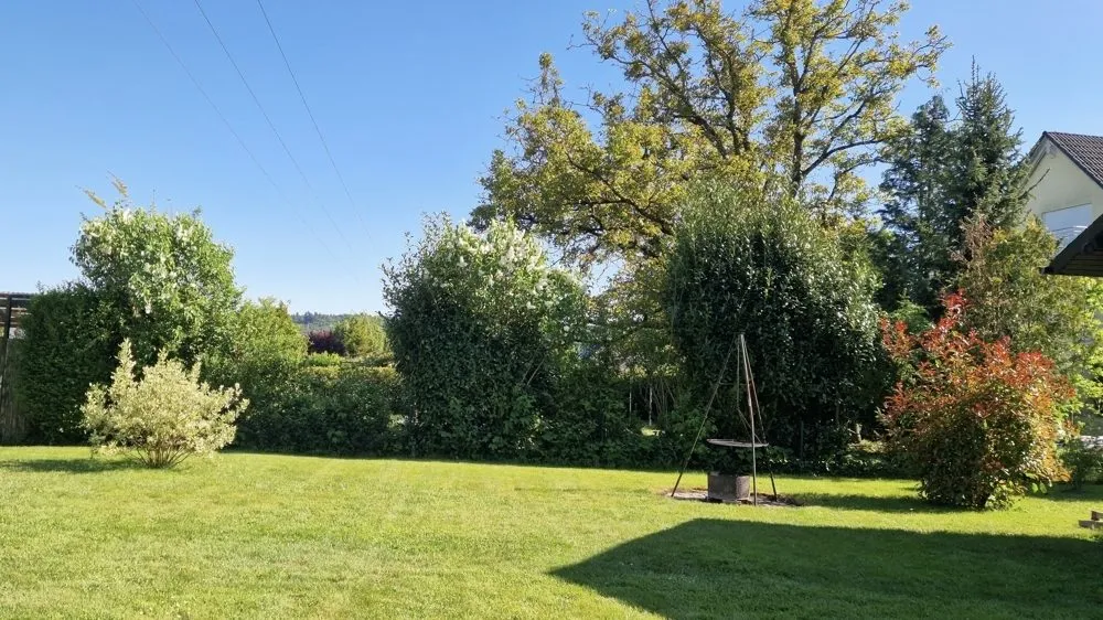 Immobilienangebot - Kirkel - Alle - Topgepflegt und attraktiv gelegen - Zweifamilienhaus mit tollem Garten, 2 Garagen und Nebengebäude
