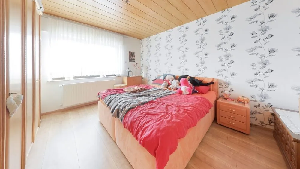 Immobilienangebot - Kirkel - Alle - Topgepflegt und attraktiv gelegen - Zweifamilienhaus mit tollem Garten, 2 Garagen und Nebengebäude