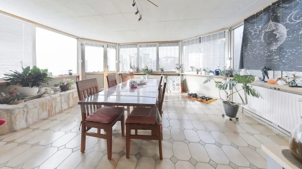 Immobilienangebot - Kirkel - Alle - Topgepflegt und attraktiv gelegen - Zweifamilienhaus mit tollem Garten, 2 Garagen und Nebengebäude