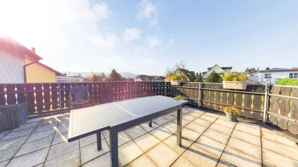 Immobilienangebot - Kirkel - Alle - Topgepflegt und attraktiv gelegen - Zweifamilienhaus mit tollem Garten, 2 Garagen und Nebengebäude