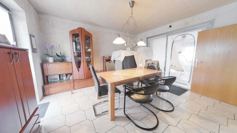 Immobilienangebot - Kirkel - Alle - Topgepflegt und attraktiv gelegen - Zweifamilienhaus mit tollem Garten, 2 Garagen und Nebengebäude