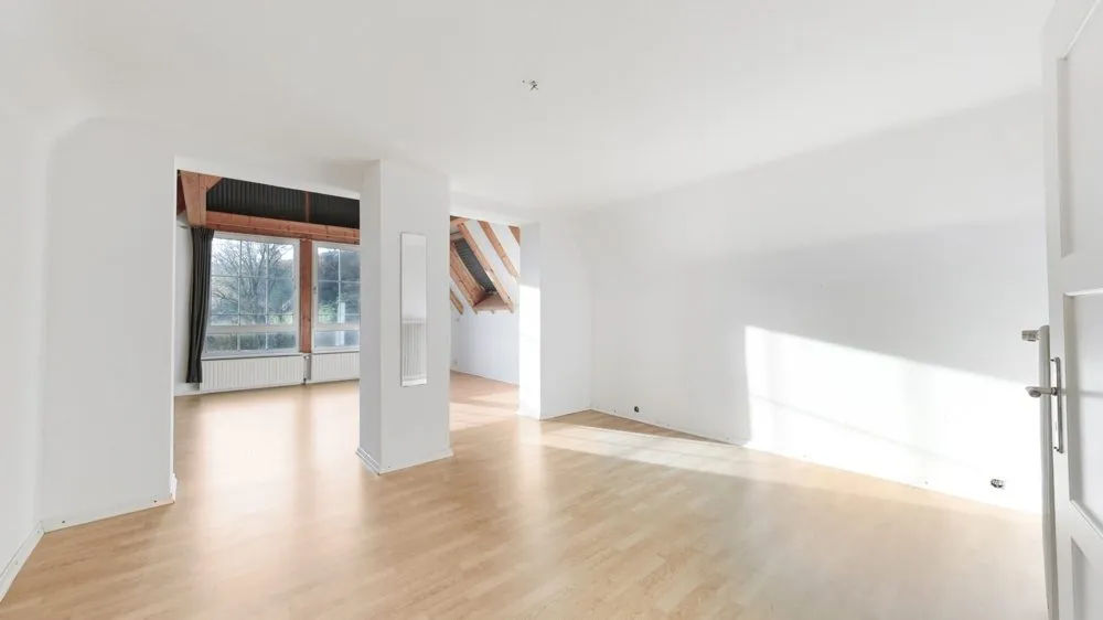 Immobilienangebot - Kaiserslautern / Morlautern - Alle - Einfamilienhaus mit Garage und großem Eigentumsgrundstück in Toplage