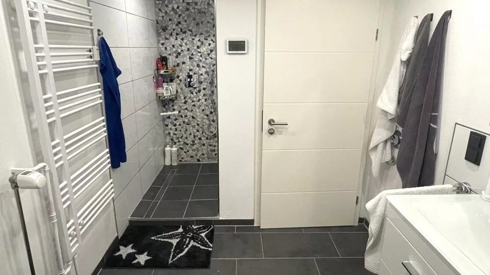 Immobilienangebot - Carlsberg - Alle - Schön geschnittene 3-Zimmer-Wohnung im Souterrain eines topgepflegten 6-Parteienhauses