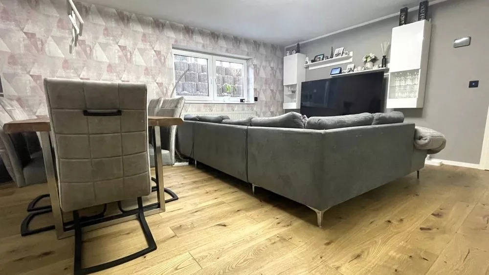Immobilienangebot - Carlsberg - Alle - Schön geschnittene 3-Zimmer-Wohnung im Souterrain eines topgepflegten 6-Parteienhauses