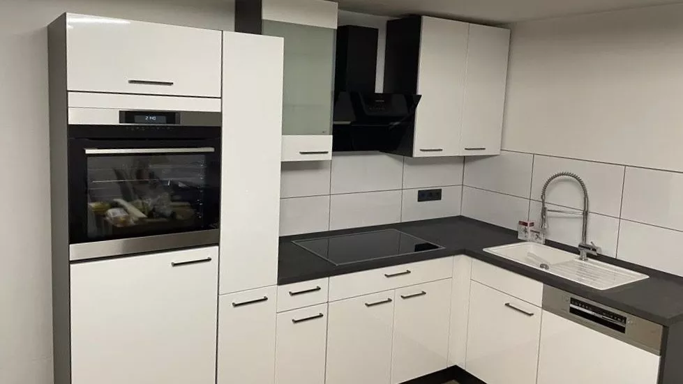 Immobilienangebot - Carlsberg - Alle - Schön geschnittene 3-Zimmer-Wohnung im Souterrain eines topgepflegten 6-Parteienhauses