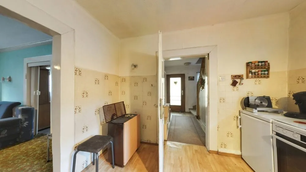 Immobilienangebot - Kaiserslautern / Mölschbach - Alle - Verkauf im digitalen Bieterverfahren - Sanierungsbedürftiges Haus in KL-Mölschbach