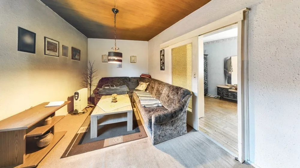 Immobilienangebot - Kaiserslautern / Mölschbach - Alle - Verkauf im digitalen Bieterverfahren - Sanierungsbedürftiges Haus in KL-Mölschbach