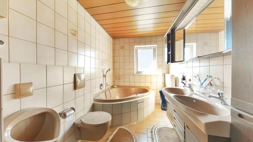 Immobilienangebot - Eßweiler - Alle - Großzügiges Ein- bis Zweifamilienhaus mit Garten, XXL-Garage und Ausbaureserve