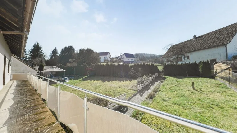 Immobilienangebot - Eßweiler - Alle - Großzügiges Ein- bis Zweifamilienhaus mit Garten, XXL-Garage und Ausbaureserve