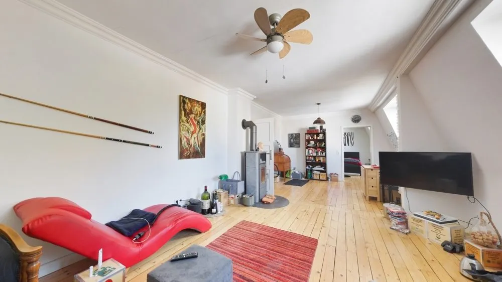 Immobilienangebot - Saarbrücken - Alle - Neuer Preis - Altbau-Dachgeschosswohnung mit Balkon im schönen Sankt Arnual