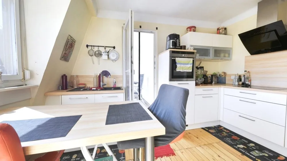 Immobilienangebot - Saarbrücken - Alle - Neuer Preis - Altbau-Dachgeschosswohnung mit Balkon im schönen Sankt Arnual