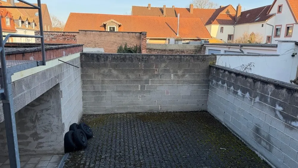 Immobilienangebot - Kaiserslautern - Alle - Großes Einfamilienhaus mit 2 Garagen auf dem Kotten