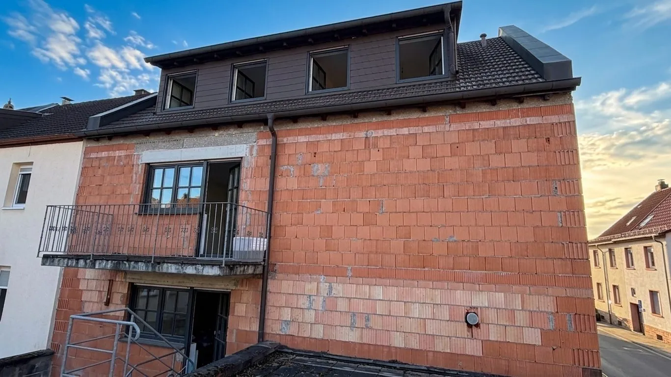 Immobilienangebot - Kaiserslautern - Alle - Großes Einfamilienhaus mit 2 Garagen auf dem Kotten
