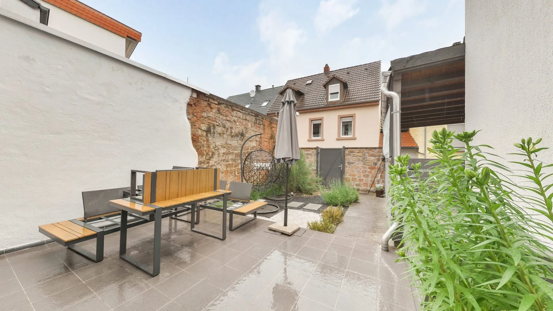 Immobilienangebot - Kaiserslautern - Alle - Sehr gepflegtes Stadthaus mit Carport, Terrasse und Balkon