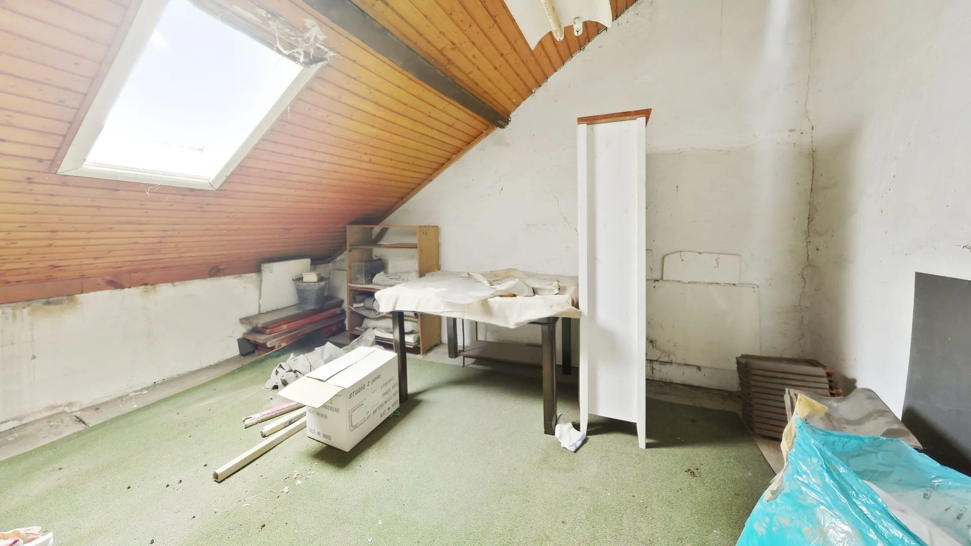 Immobilienangebot - Kaiserslautern - Alle - Zum Ausbau vorbereitetes Einfamilienhaus mit Hof und Terrasse