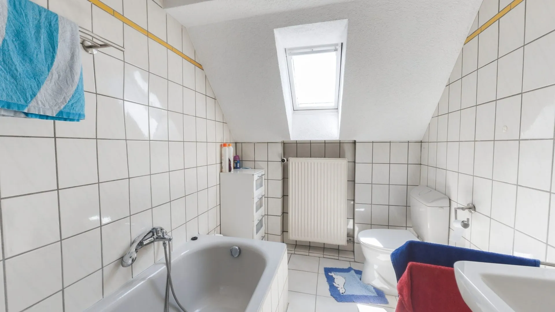 Immobilienangebot - Gries - Alle - Großes Haus, kleiner Preis - Doppelhaushälfte mit Garten und Carport auf angrenzendem Grundstück