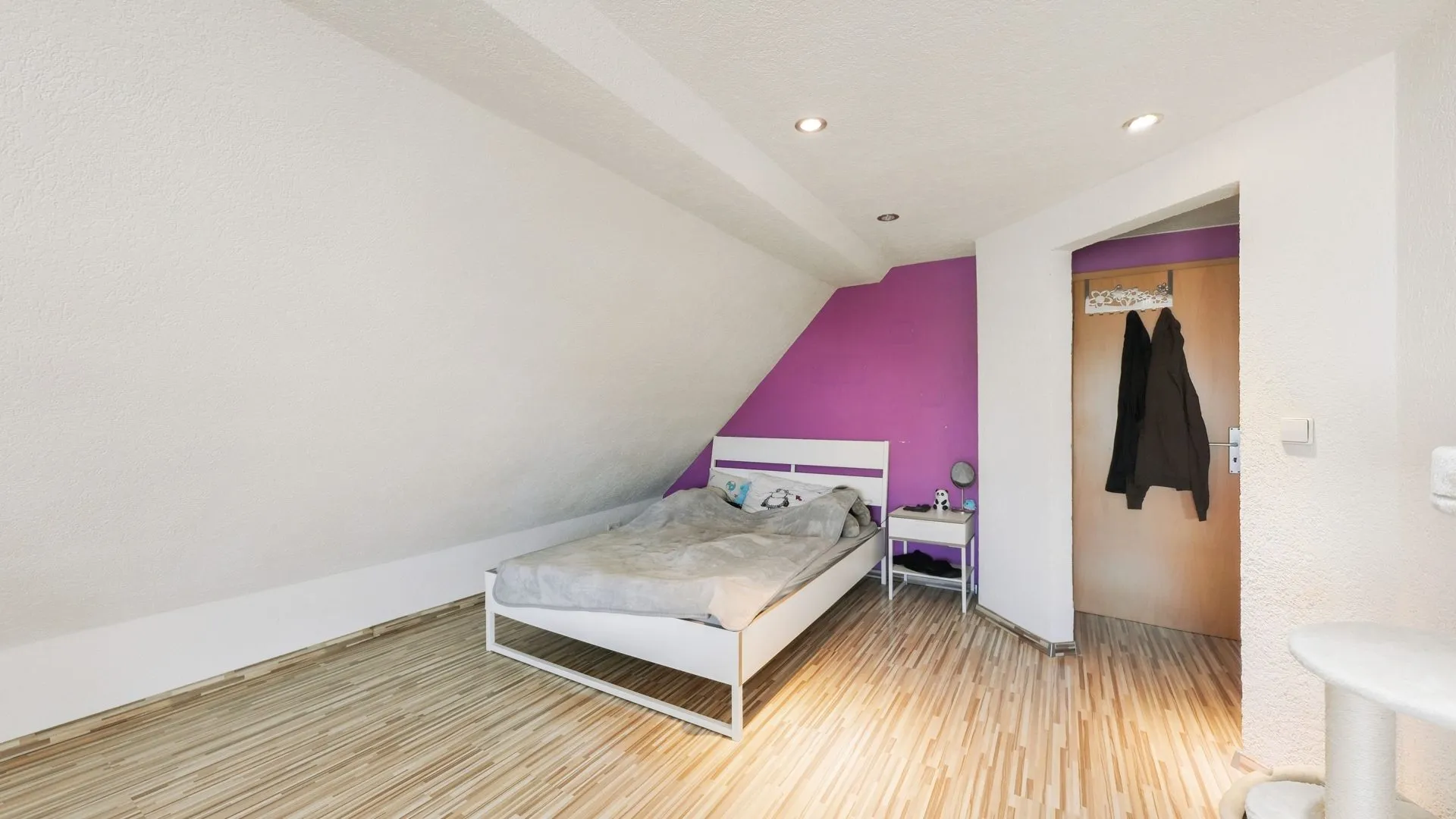 Immobilienangebot - Gries - Alle - Großes Haus, kleiner Preis - Doppelhaushälfte mit Garten und Carport auf angrenzendem Grundstück