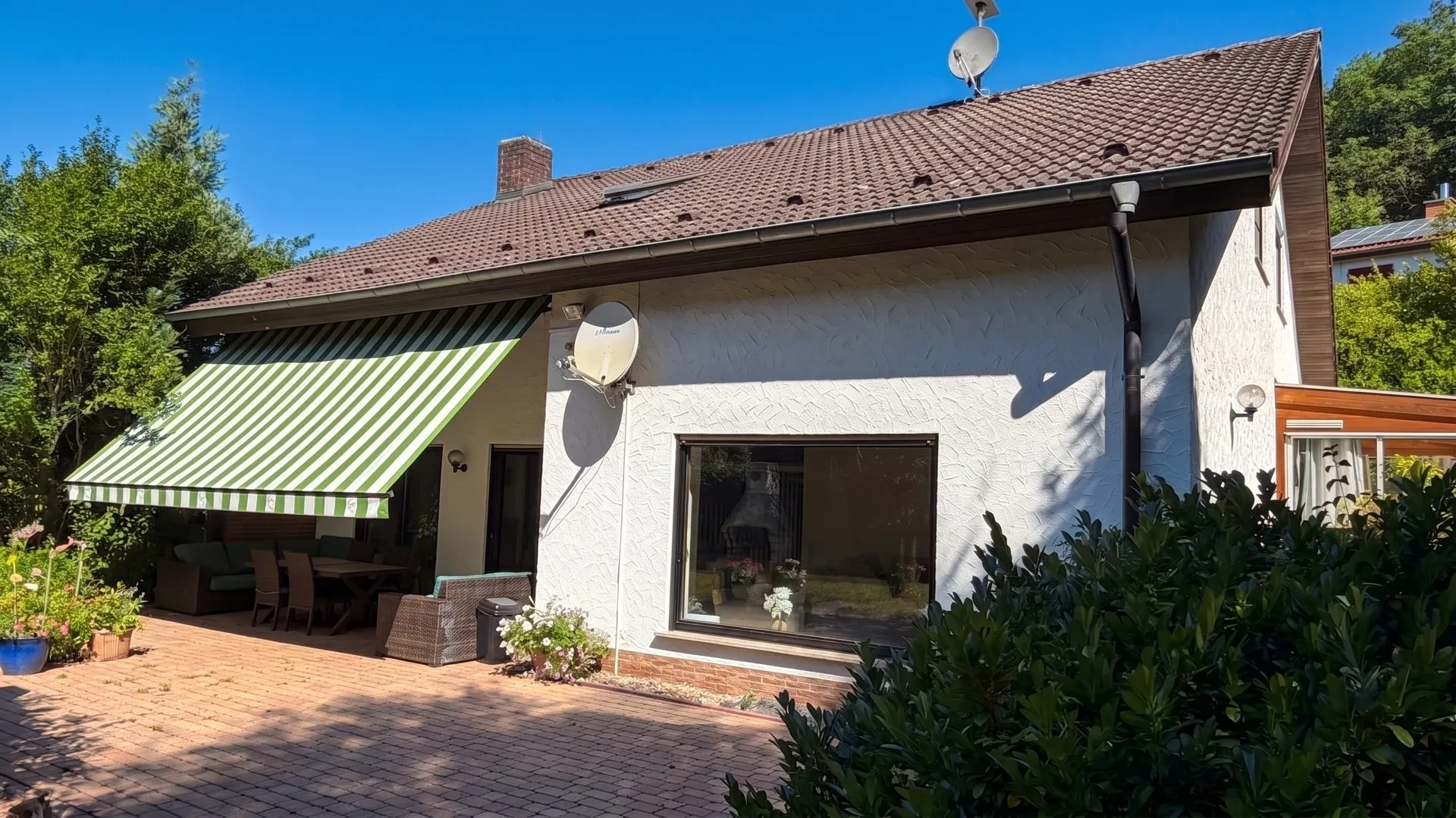 Immobilienangebot - Wartenberg-Rohrbach - Alle - Split-Level-Architektenhaus mit Einliegerwohnung und uneinsehbarem Garten