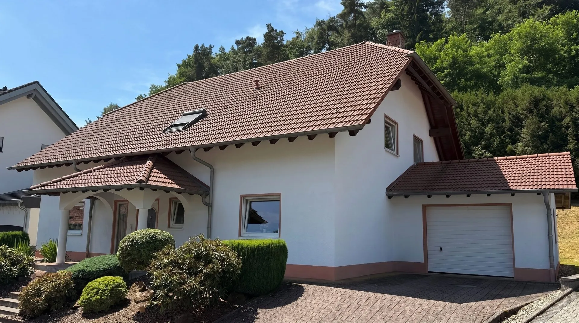 Immobilienangebot - Hettenhausen - Alle - Repräsentatives Einfamilienhaus mit Balkon, Garage und Wintergarten