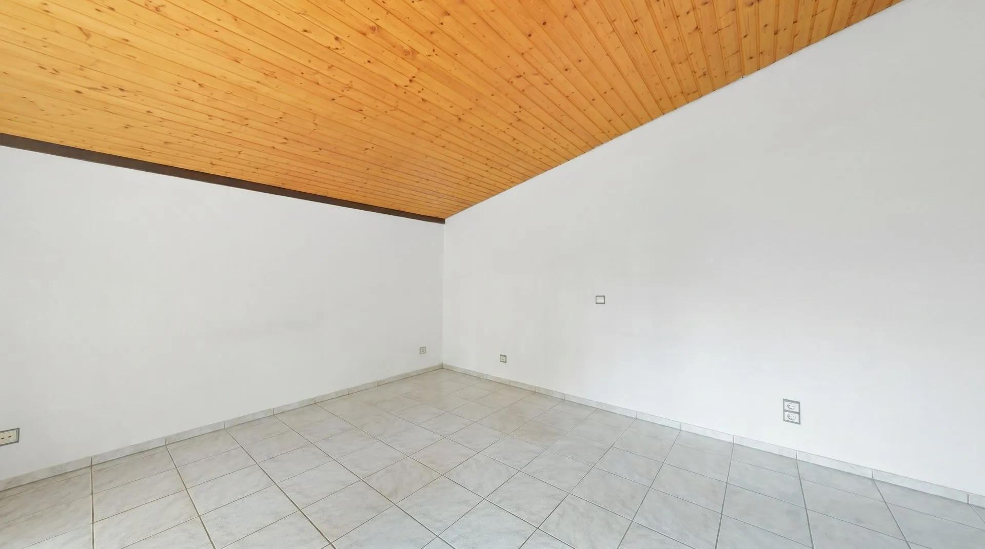 Immobilienangebot - Sippersfeld - Alle - Bungalow mit Garage und komplett eingezäuntem Grundstück