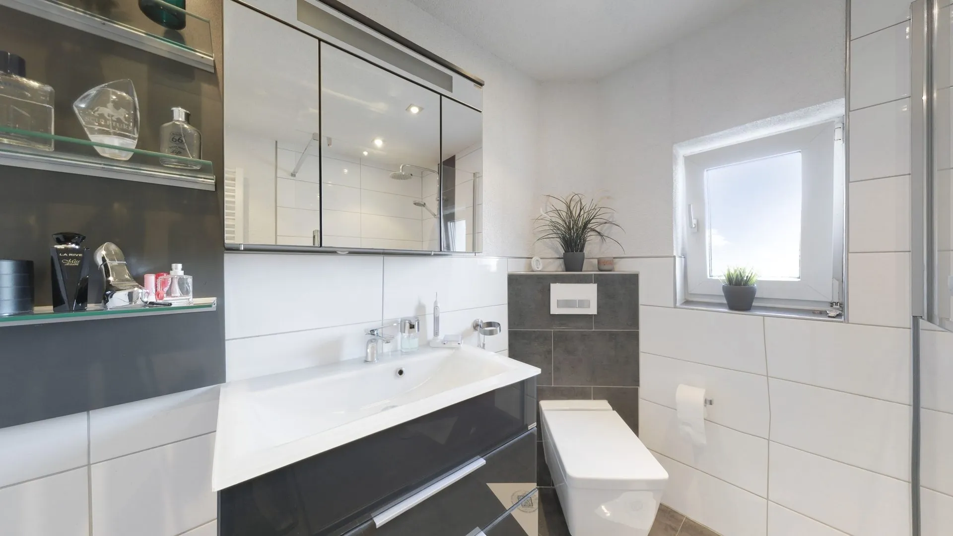 Immobilienangebot - Rodenbach - Alle - Gepflegtes Einfamilienhaus mit Doppelgarage und Garten